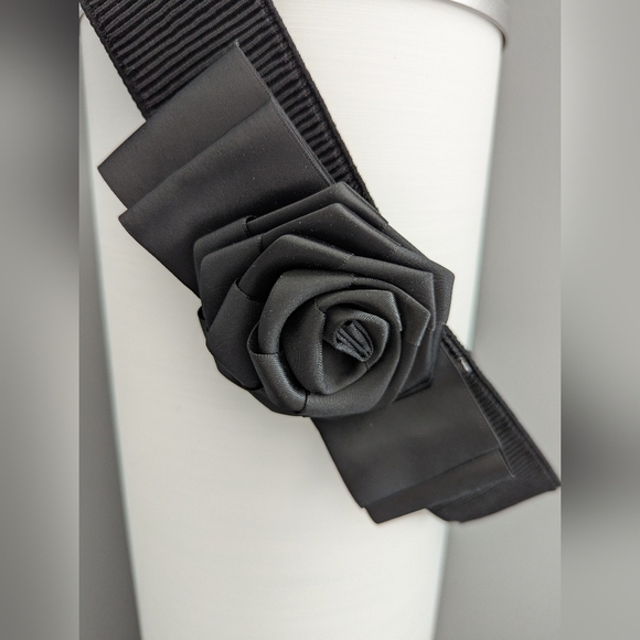 Women's Elasticized Black Belt With Flower/Rosette Bow Detail - Picture 2 of 11